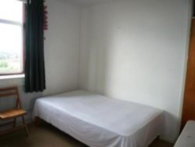 			2 Bedroom, 1 bath, 1 reception Flat			 Hillgrove Road, SWISS COTTAGE